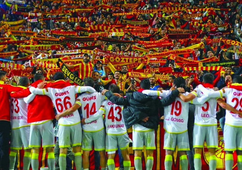 Tribunlerde Unutulmaz Sarkilar
